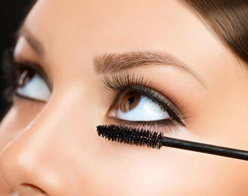 Trang điểm mắt thu hút với mascara